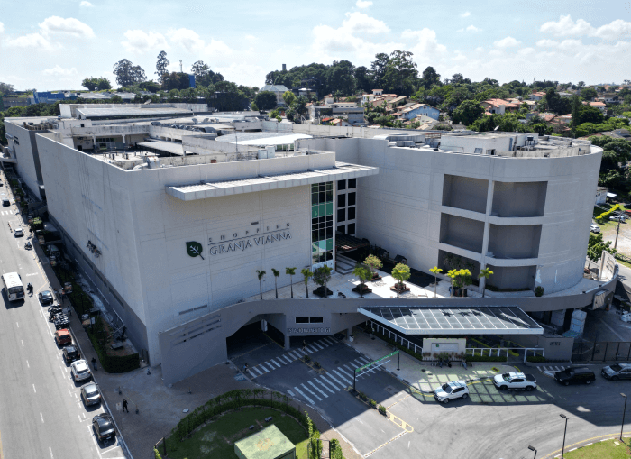 Shopping Granja Vianna Cotia  Revitalização da fachada 25 mil m²